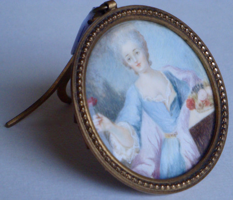 Cadre miniature d'une jeune femme à la rose