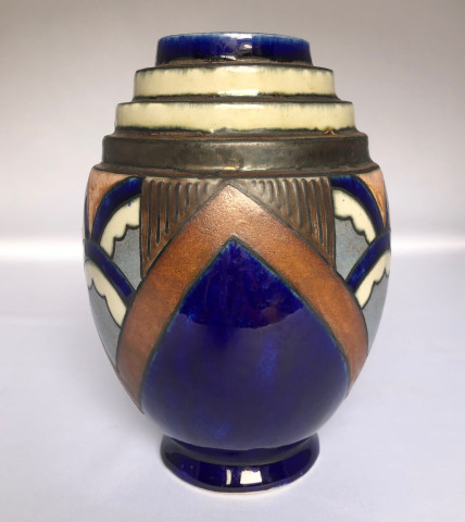Vase Odetta à gradin et décors géométriques
