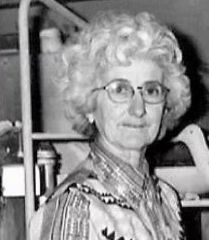 Portrait de Jeanne Lévêque dans son atelier