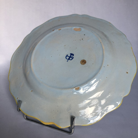 Assiette à décor d’ixias