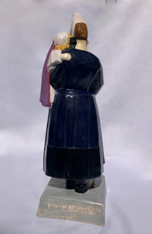  Bigoudène et son enfant