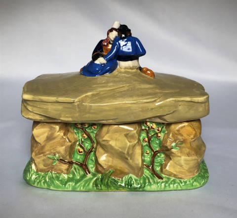 Boîte des amoureux sur un Dolmen