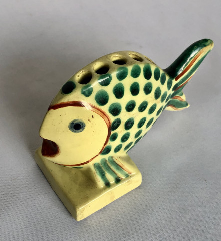 Porte cigarettes en forme de poisson à pois vert