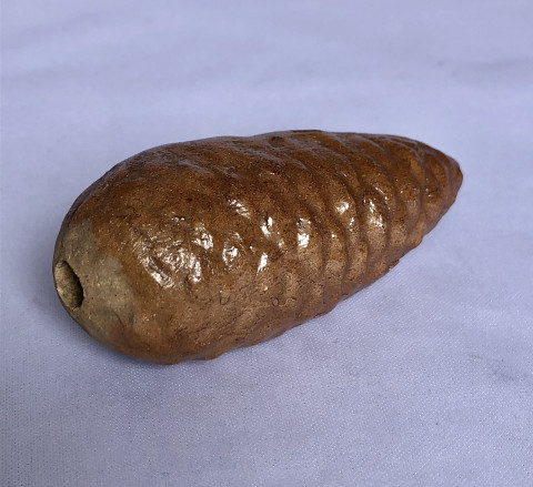 Secouette en forme de pomme de pin