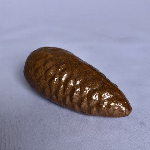 Secouette en forme de pomme de pin