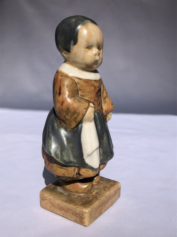 Bébé au mouchoir
