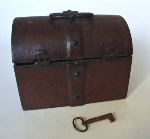 Arrière coffre à secret fer forgé