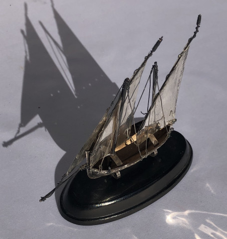 Maquette de bateau en argent