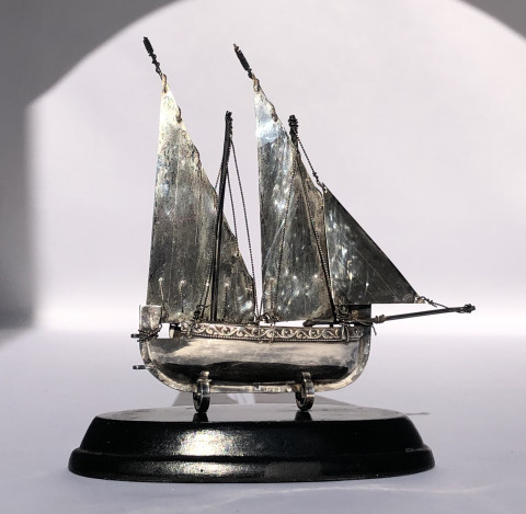 Maquette de bateau en argent