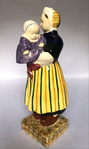 Jeune-femme et son enfant par Berthe Savigny