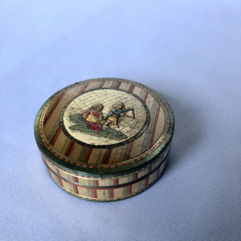 Boîte en marqueterie de paille aux deux musiciens