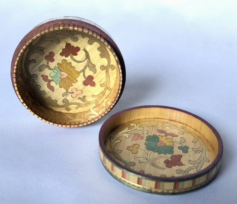 Boîte en marqueterie de paille aux deux musiciens