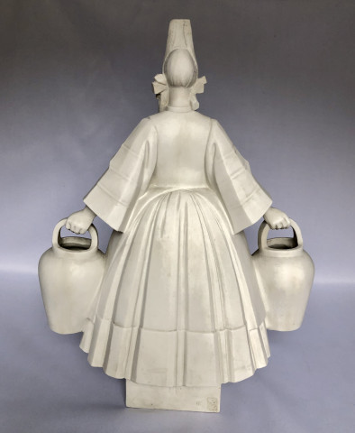 La bigoudène porteuse d’eau par Charles Maillard