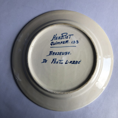 Signature de la manufacture, monogramme de l'artiste et titre
