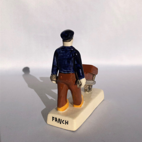 Rare pêcheur et ses cageots de poissons par Fanch