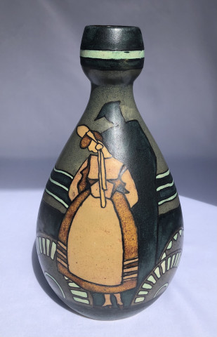 Vase d'une bigoudène et son marin par Geoges Brisson