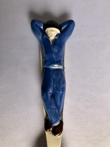 Cuillère à décor de marin allongé par Georges Renaud
