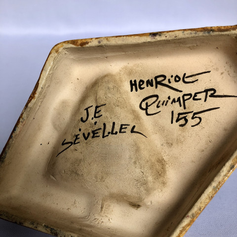 Signature de la manufacture et de l'artiste