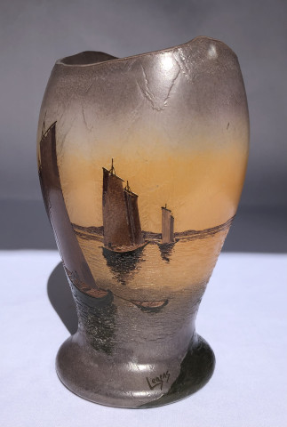 Vase à décor de bateaux par Legras