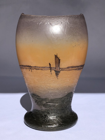 Vase à décor de bateaux par Legras