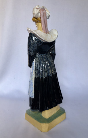 Jeune femme de Pont-Aven par Louis-Henri Nicot