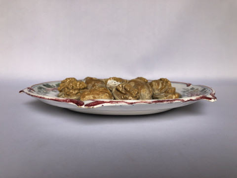 Assiette de noix en trompe l’œil de Lunéville
