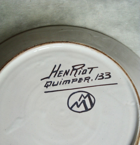 Signature Manufacture Henriot et monogramme de l'auteur