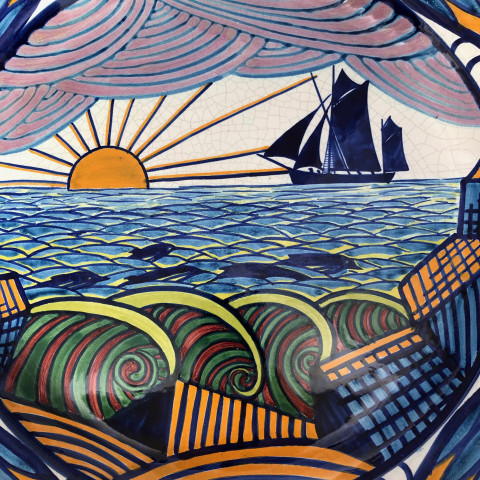 Grand plat à décor de coucher de soleil sur la mer par Quillivic