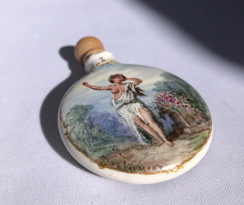 Rare secouette à décor mythologique 