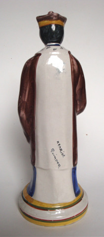 St Yves par Henriot de dos