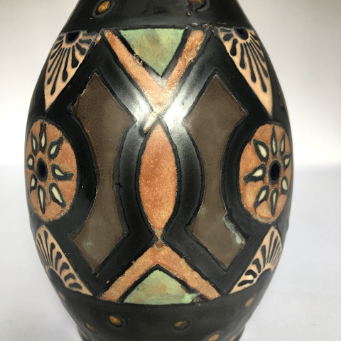 Vases à décor de fleurs stylisées période Odetta