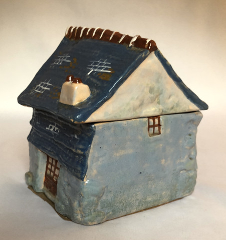 Boîte en forme de maison par Victor Lucas