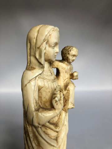 Vierge à l'enfant en ivoire de Dieppe