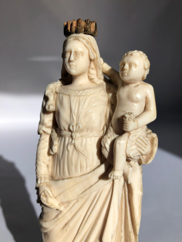 Vierge à l'enfant en ivoire