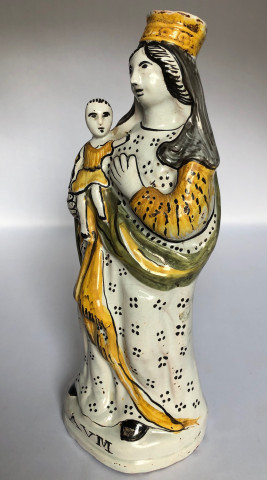 Vierge portant l'enfant jésus à droite