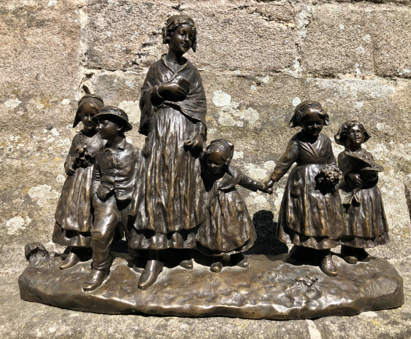  Femme et ses enfants en pays Goëlo