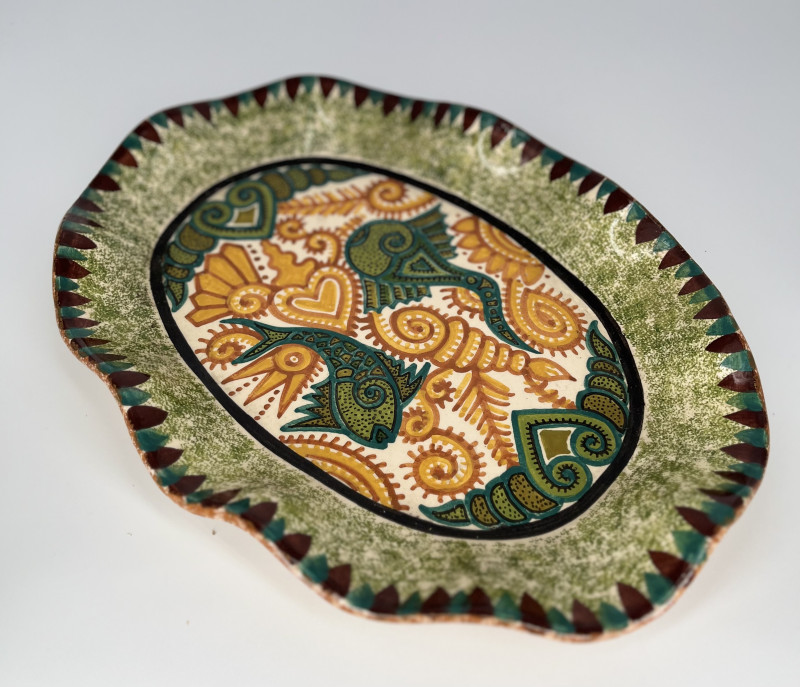 Grand plat à décor de poissons