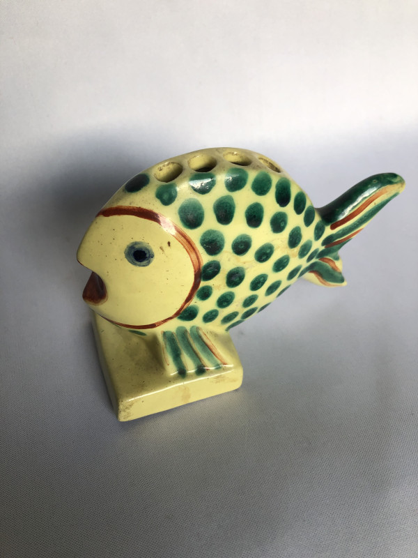 Porte cigarettes en forme de poisson à pois vert