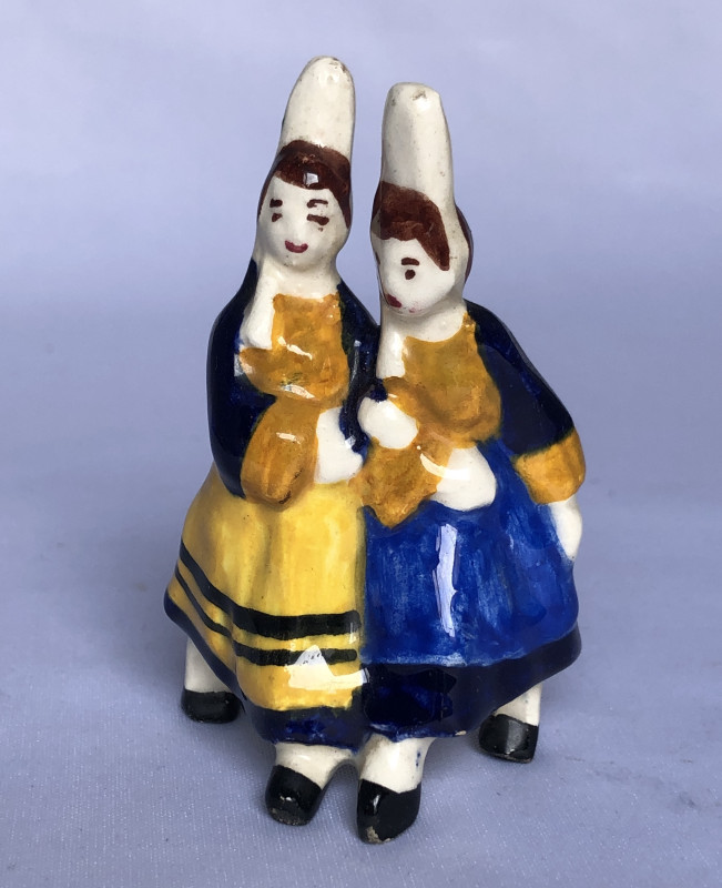 Rare sujet d’un couple de bigoudennes
