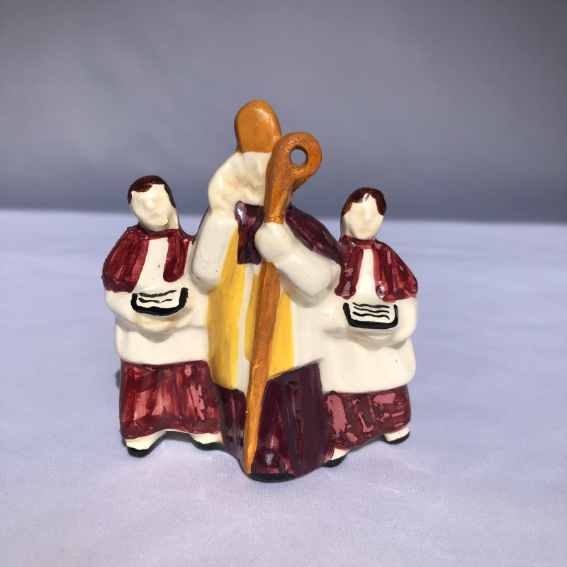 Évêque et enfants de chœur issus de la procession