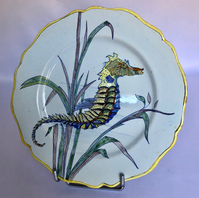 Assiette à décor d'hippocampe - Porquier-Beau