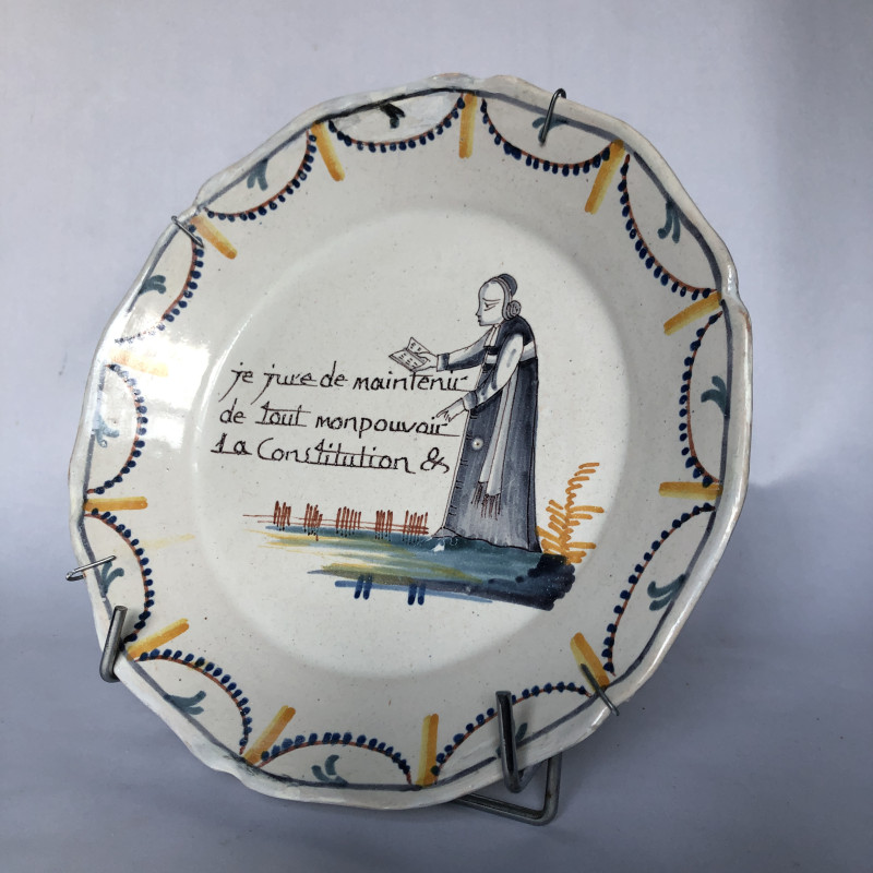 Assiette à décor d’un curé faisant allégeance à la constitution