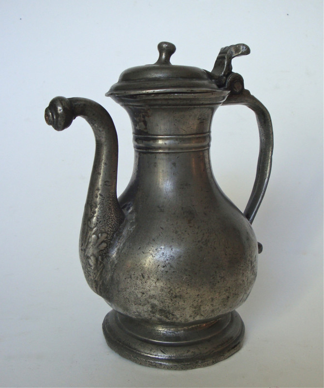 Rare biberon en étain