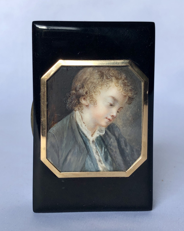 Boîte au portrait d’un jeune garçon