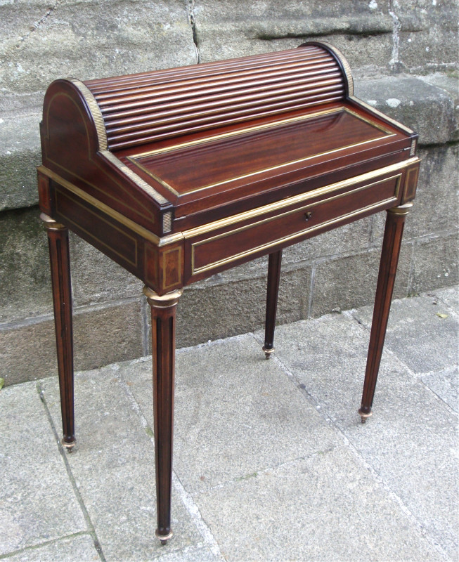 Petit bureau acajou Napoléon III fermé