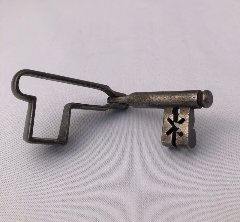 Clef pliante en fer forgé
