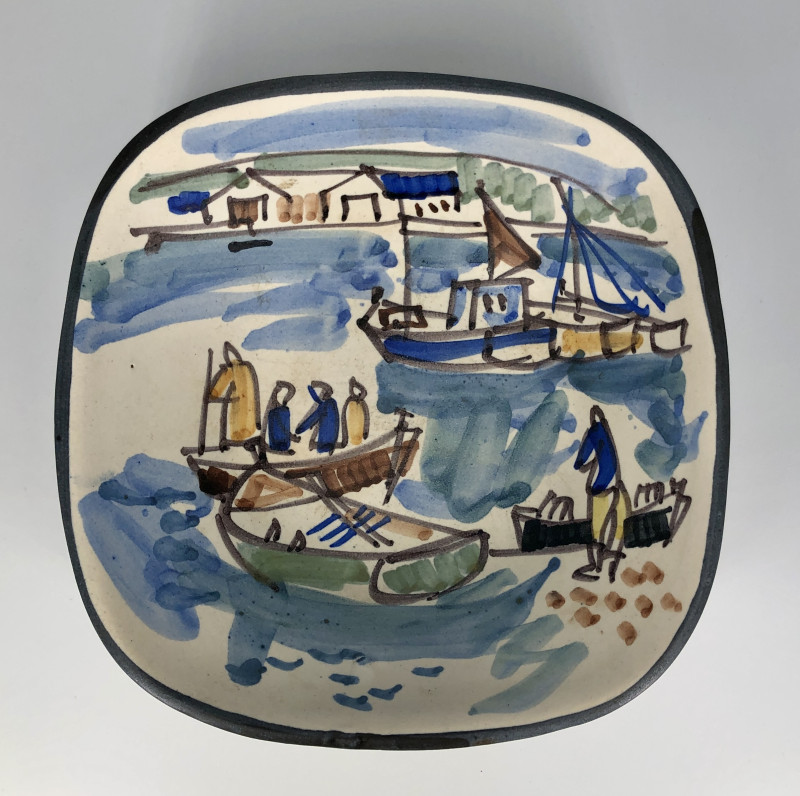 Coupe carrée à décor de port