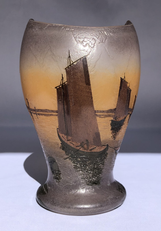 Vase à décor de bateaux par Legras