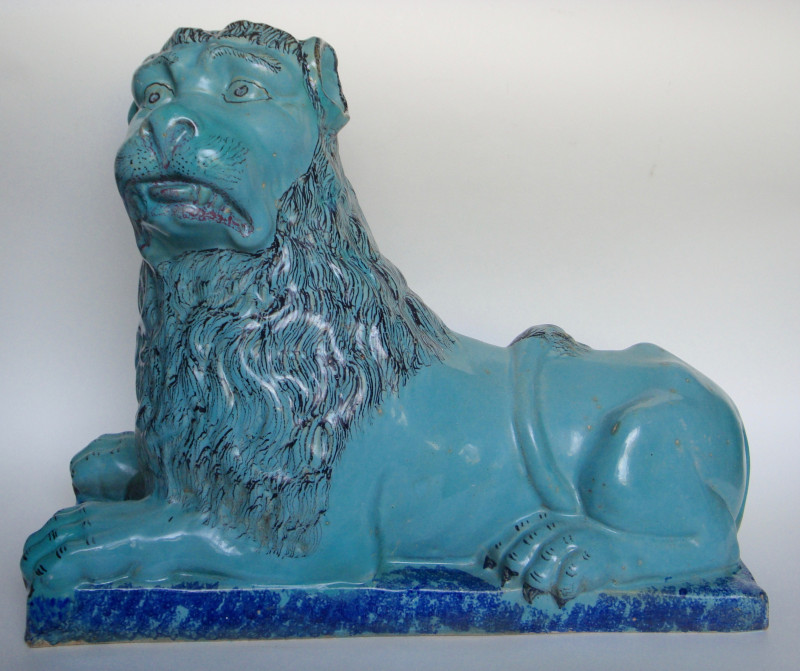 Grand lion couché par Lunéville