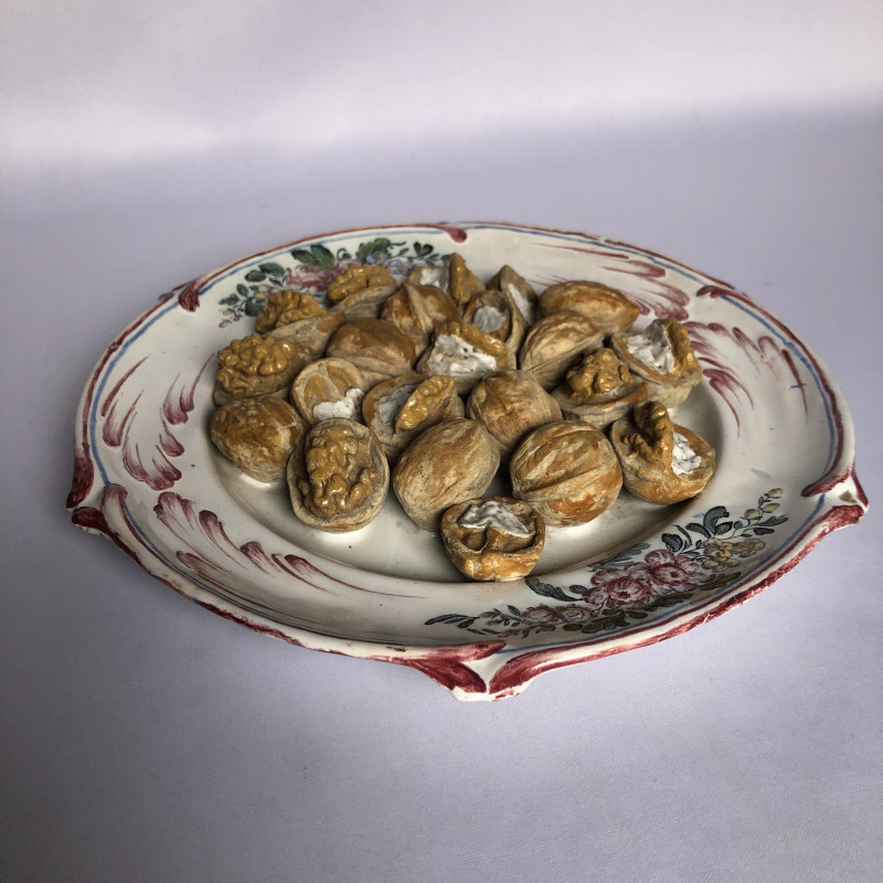 Assiette de noix en trompe l’œil de Lunéville